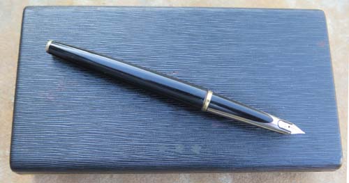 WATERMAN'S CF FOUNTAIN PEN, BLACK W/ GOLD FILLED TRIM AND INLAY ON SECTION